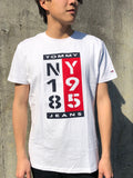 TOMMY JEANS - 1985 VERTICAL LOGO T-SHIRTS